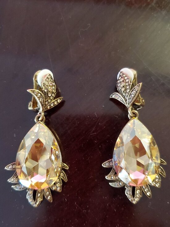 Oscar de la Renta earrings - Burgundy red crystal drop clip  OSCAR DE LA RENTA SIGNED CHAMPAGNE CRYSTAL TEARDROP CLIP ON EARRINGS